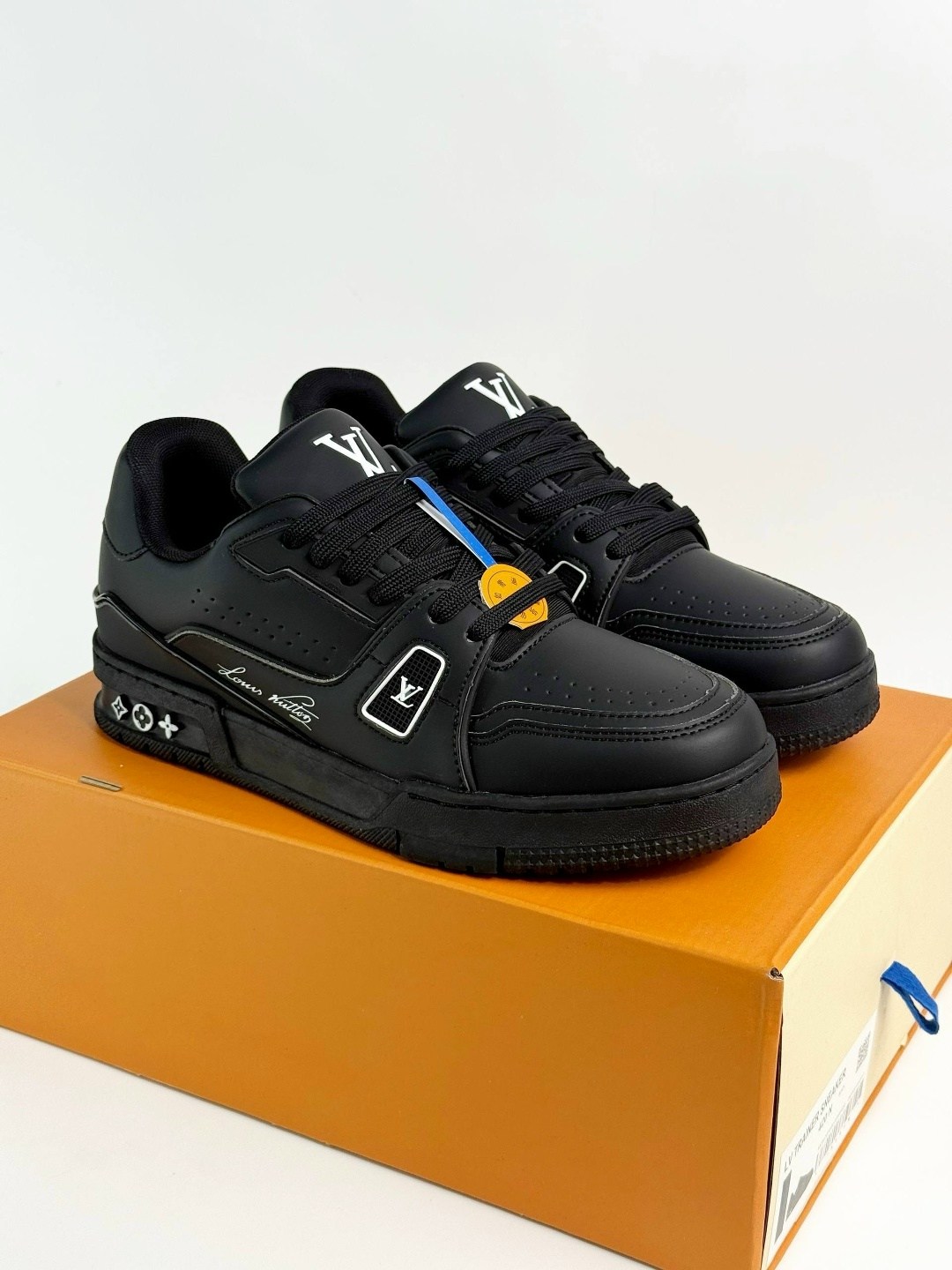 кроссовки lv trainers black louis vuitton черный,louis vuitton кроссовки,кроссовки trainer sneakers 'black monogram' louis vuitton,кроссовки lv trainers 'black' louis vuitton,кроссовки louis vuitton t