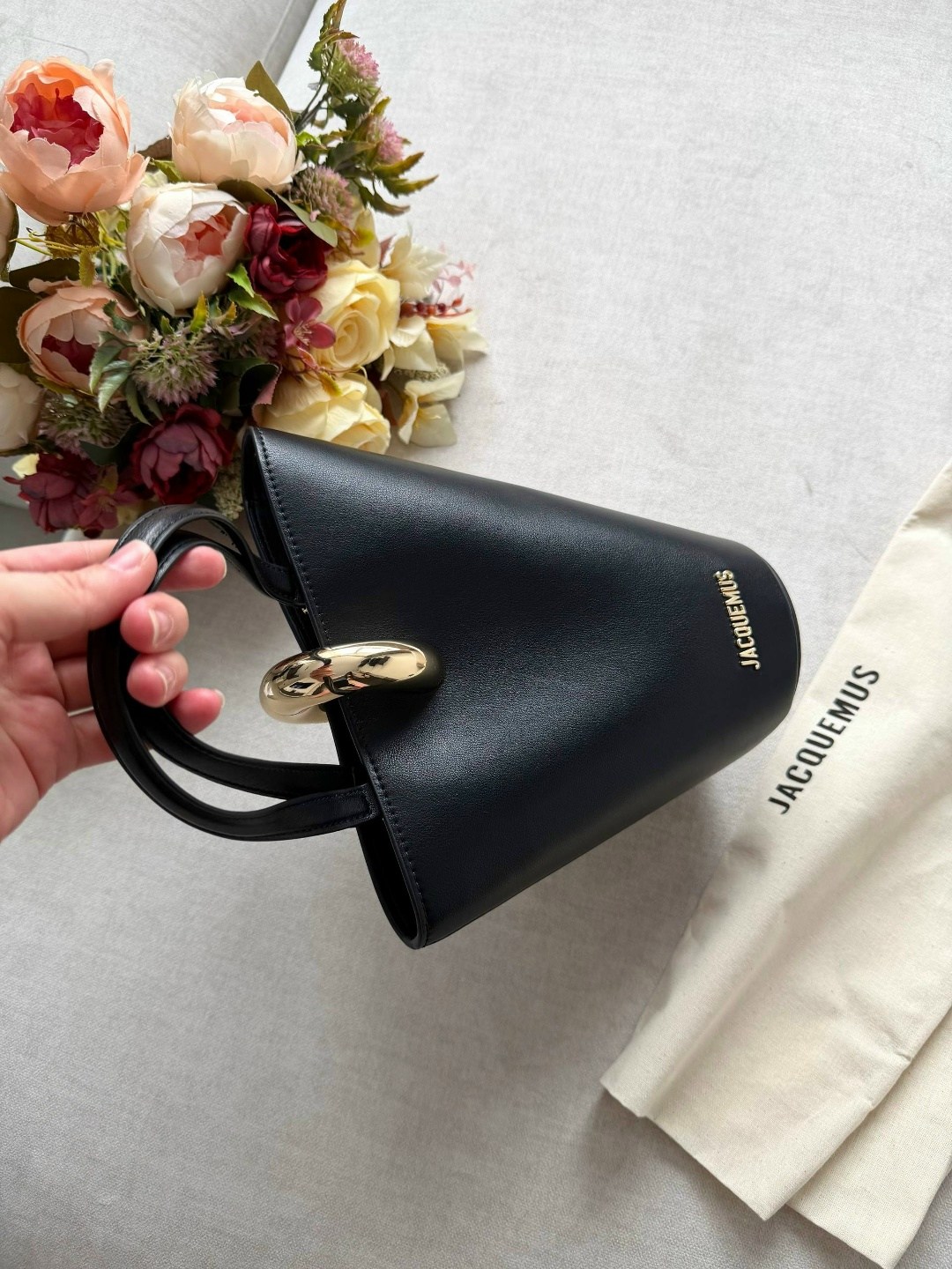 кожаная сумка-тоут jacquemus le petit bambola черный,сумка тоут,сумка jacquemus,сумка ведро,сумка
