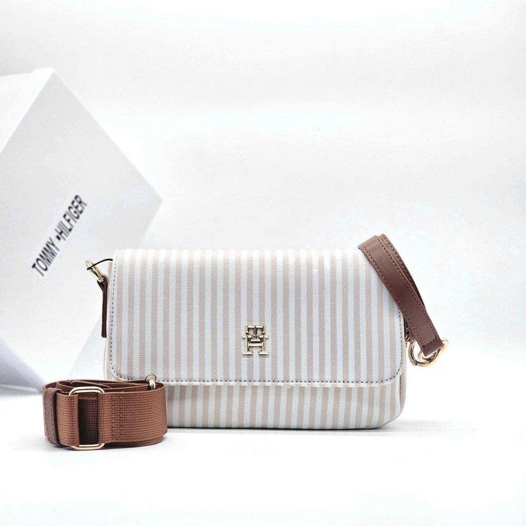 сумка tommy hilfiger женская,сумка через плечо tommy hilfiger,сумка tommy hilfiger,полосатая сумка через плечо с клапаном tommy hilfiger светло-коричневый,сумка томми хилфигер голубая