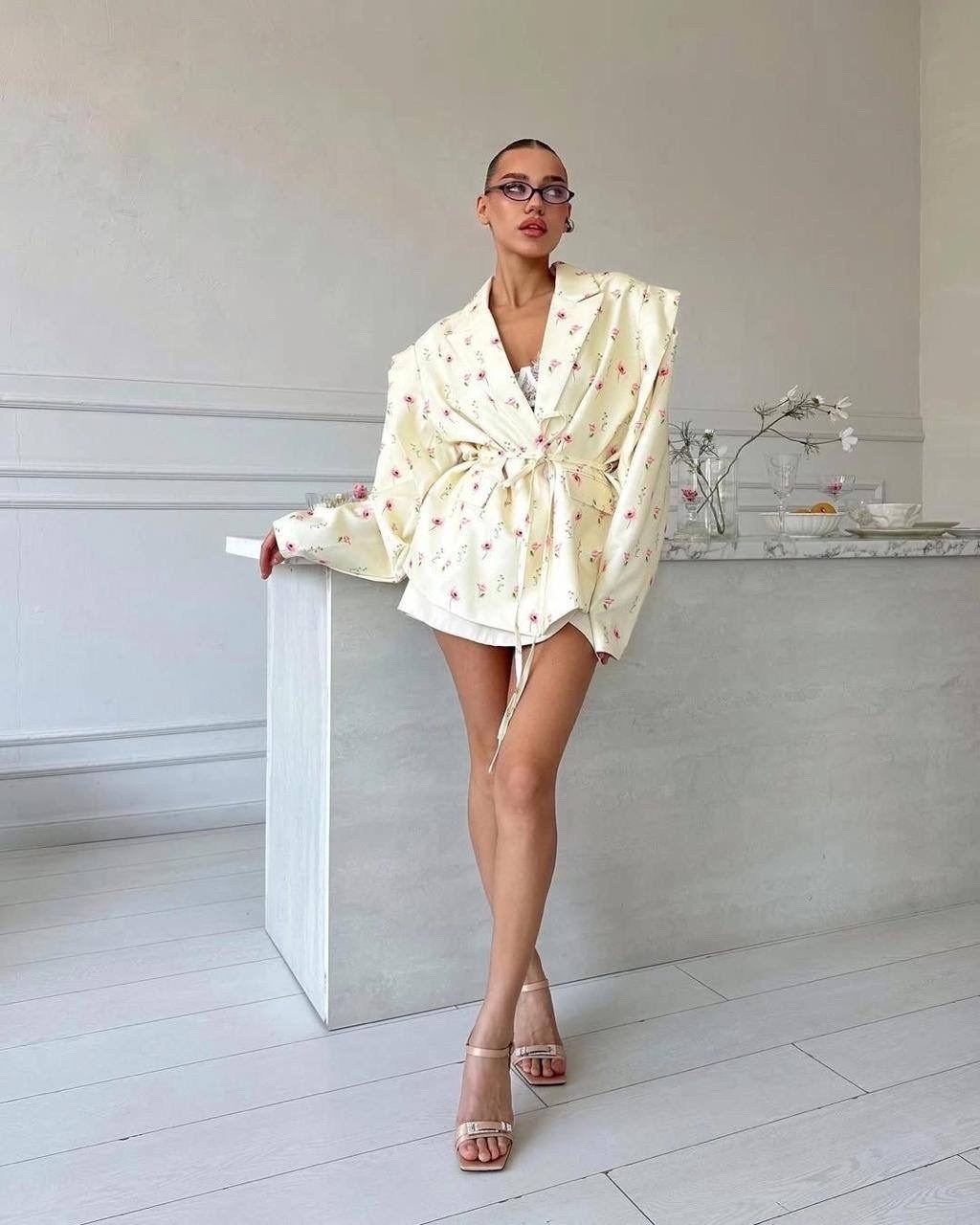 пиджак оверсайз цветочный принт,пиджак с цветочным принтом,пиджак оверсайз трендовый с объемными рукавами,пиджак оверсайз с цветочным принтом leroy style,жакет с цветочным принтом