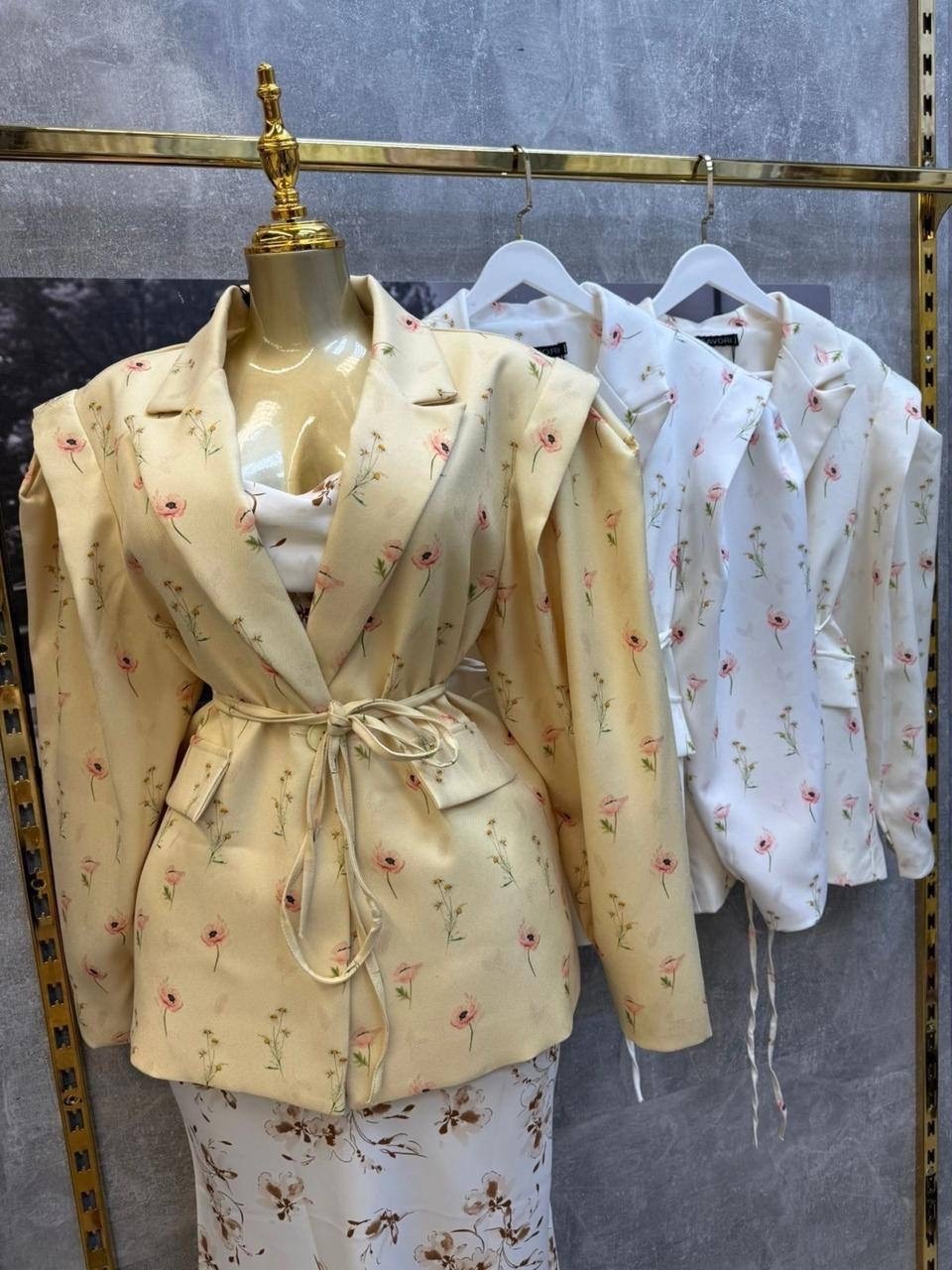 пиджак оверсайз цветочный принт,пиджак с цветочным принтом,пиджак оверсайз трендовый с объемными рукавами,пиджак оверсайз с цветочным принтом leroy style,жакет с цветочным принтом