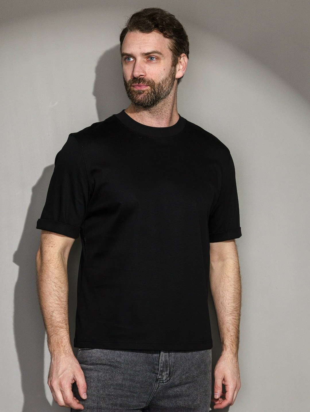 черная мужская футболка,мужская футболка,футболка однотонная мужская,мужская базовая футболка,футболка черная однотонная