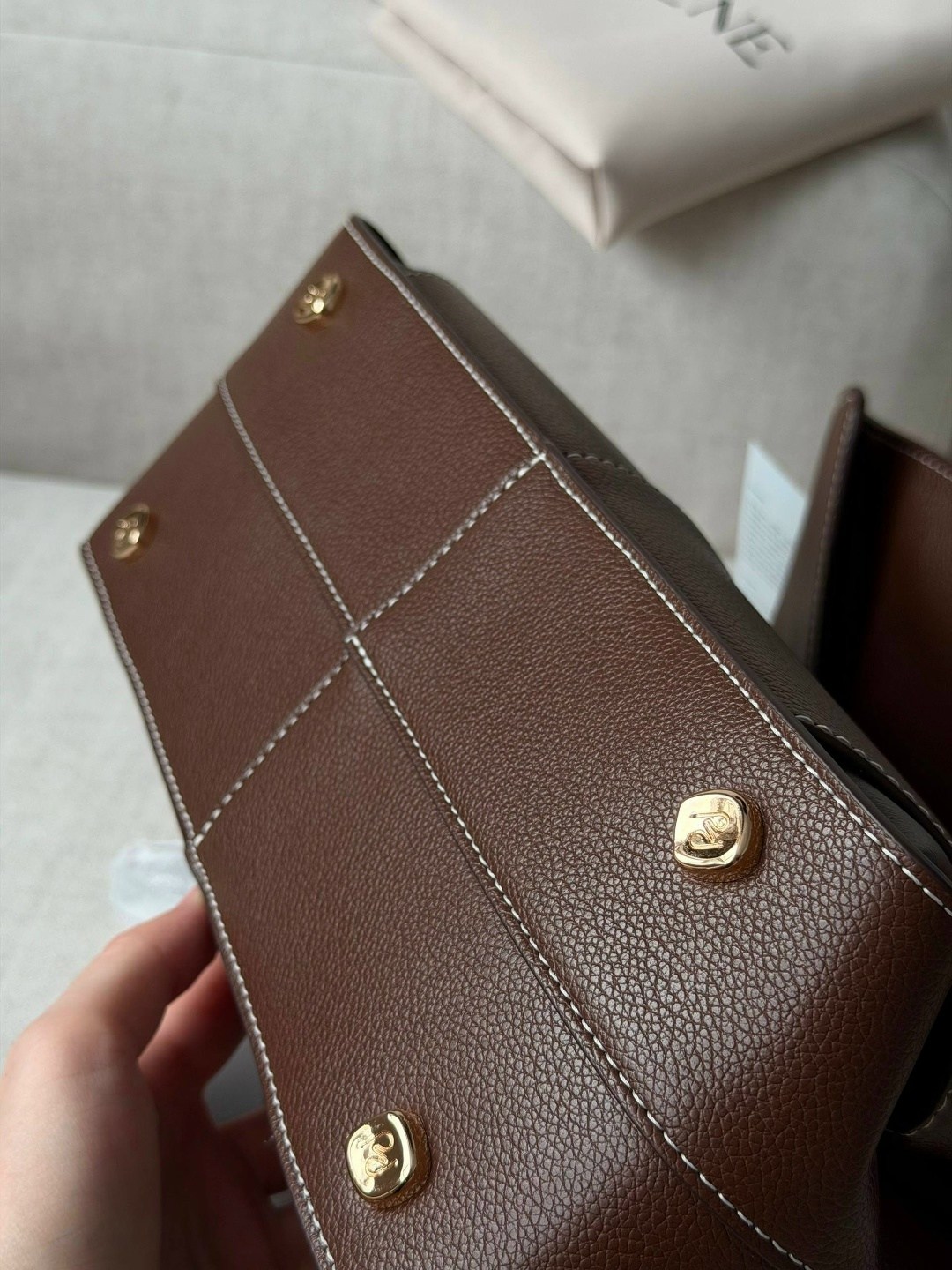 женская сумка,сумка женская на магните цвет коричневый,кожаная женская сумка,женская сумка из натуральной кожи,кожаная сумка