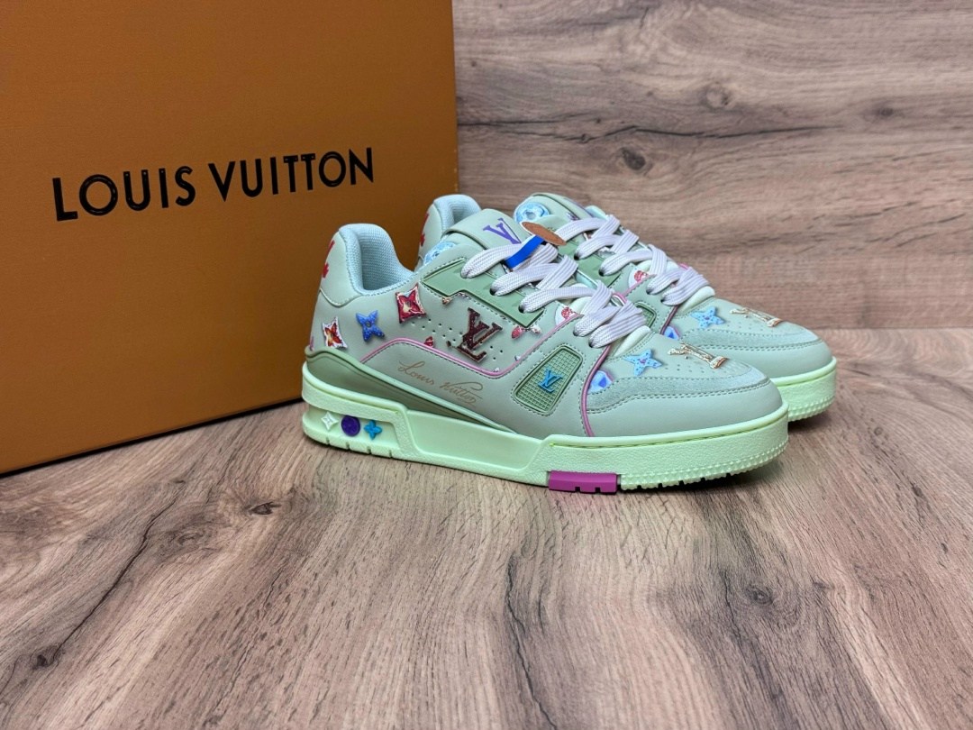 луи виттон трейнер кроссовки,луи виттон кроссовки голубые,мужские кроссовки louis vuitton,луи виттон кроссовки,кроссовки луи виттон trainer мужские