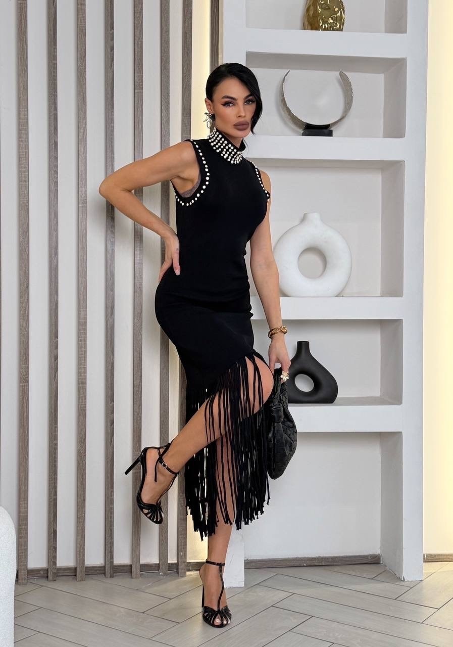 платье с бахромой,платье черное с бахромой,трикотажное платье с широкой бахромой,платье,женское платье