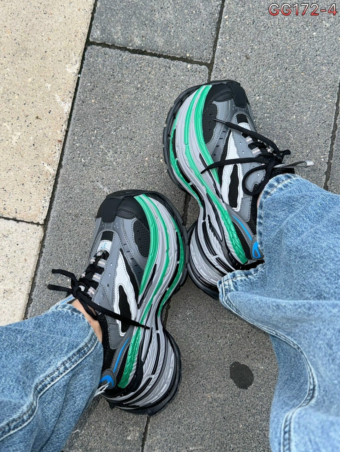 balenciaga кроссовки,женские массивные кроссовки реплика известного бренда баленсиага,кроссовки женские balenciaga,женские кроссовки balenciaga 3xl серебристые с розовым,женские кроссовки balenciaga 3