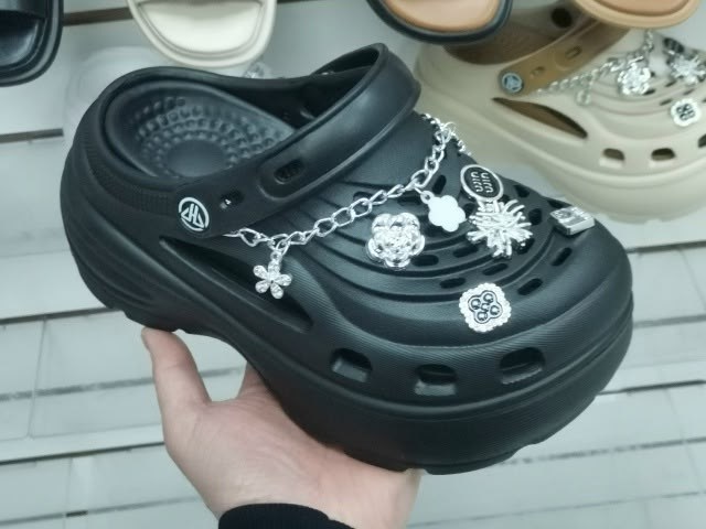 ,кроксы с твердой подошвой,женские кроксы,кроксы модные, и аксессуары