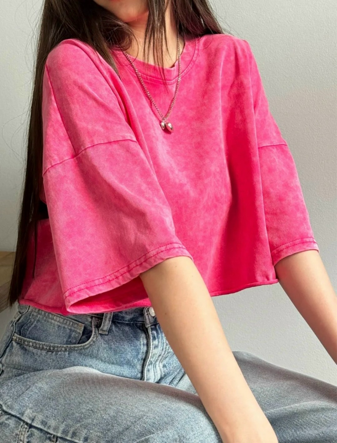 футболка женская укороченная,укороченная футболка,футболки женская,футболка оверсайз укороченная,pimkie-темно серая укороченная футболка acidwash