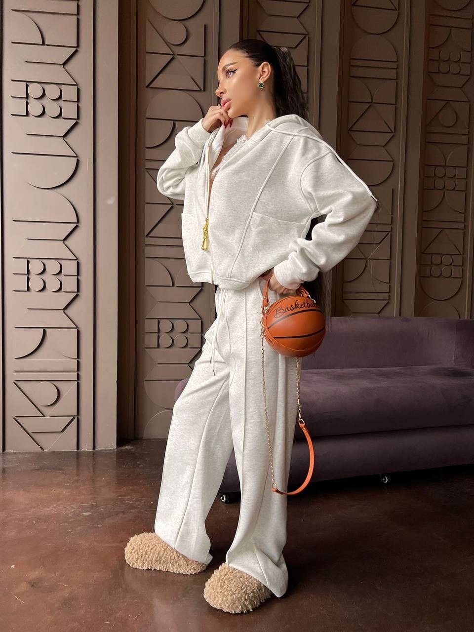 женский красный костюм miu miu,стильный костюм,женский костюм,костюм спортивный женский,красный женский костюм