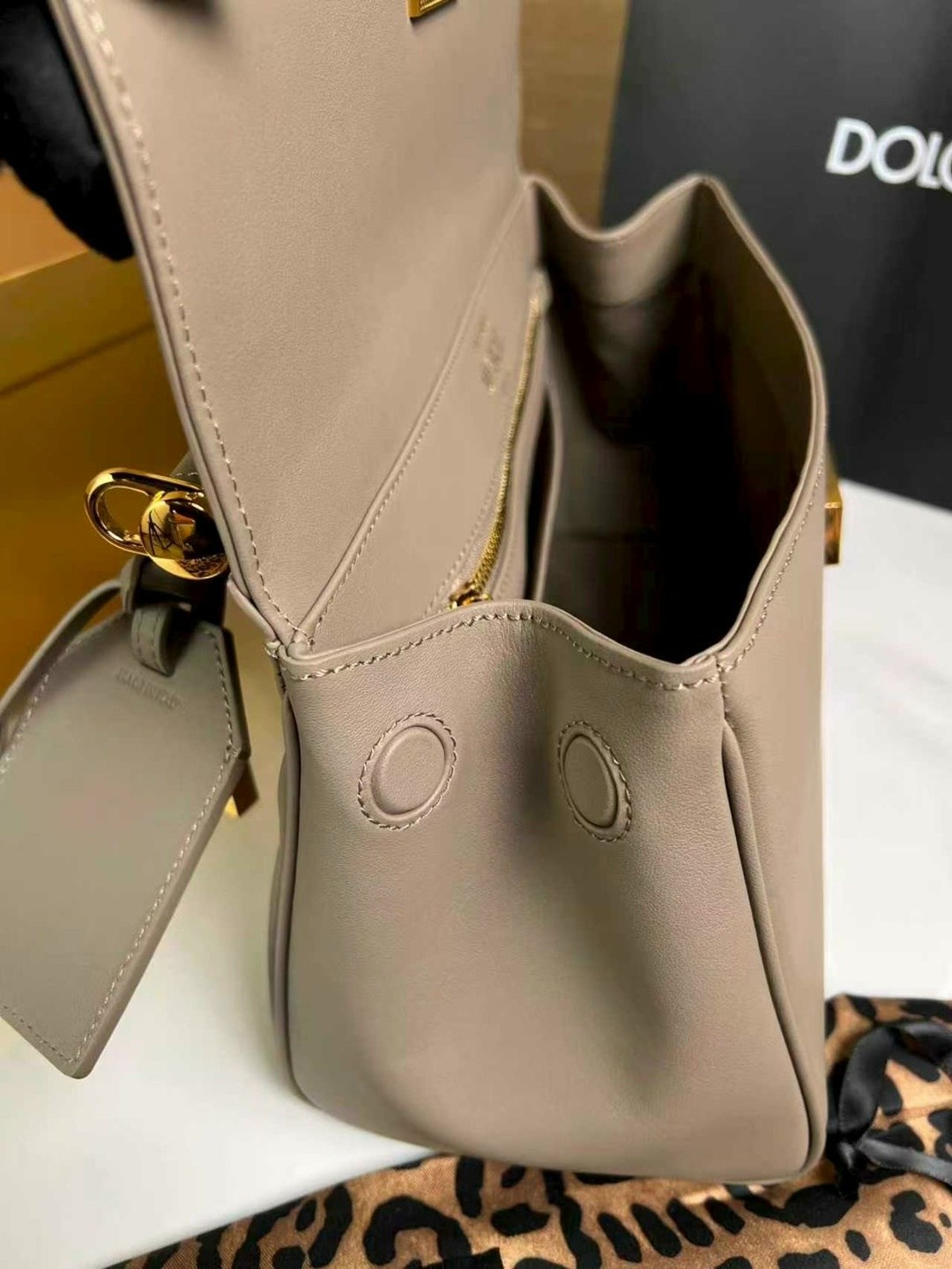 чёрная женская сумка my sicily dolce & gabbana,сумка dolce&gabbana,сумка дольче габбана,сумка дольче габбана сицилия,dolce & gabbana сумка sicily среднего размера черный