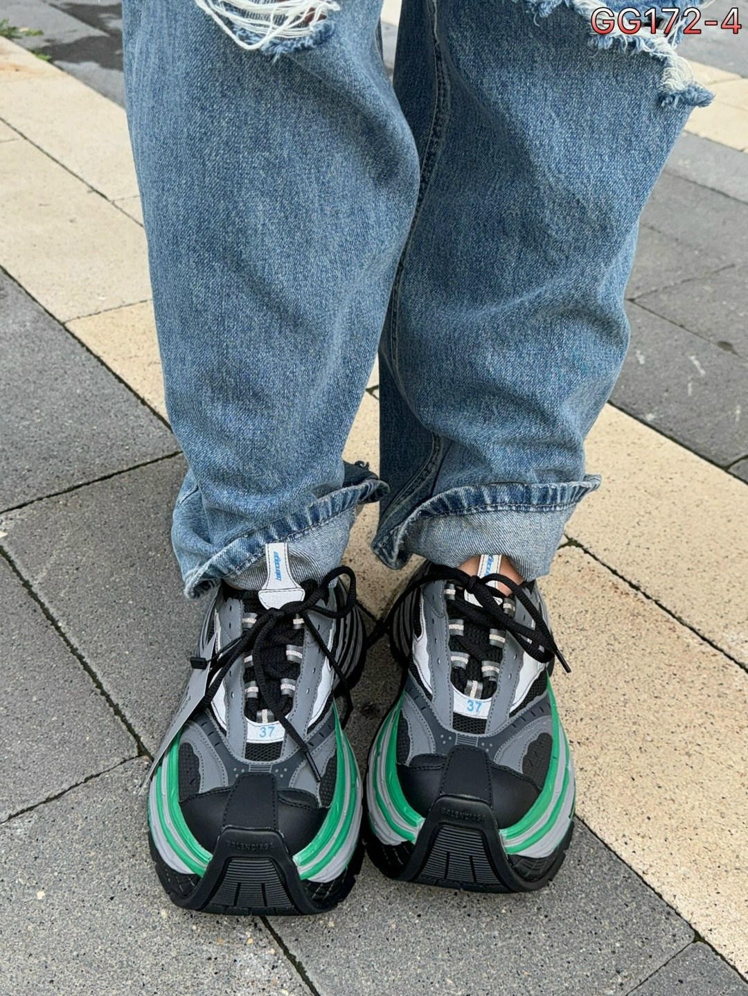 balenciaga кроссовки,женские массивные кроссовки реплика известного бренда баленсиага,кроссовки женские balenciaga,женские кроссовки balenciaga 3xl серебристые с розовым,женские кроссовки balenciaga 3