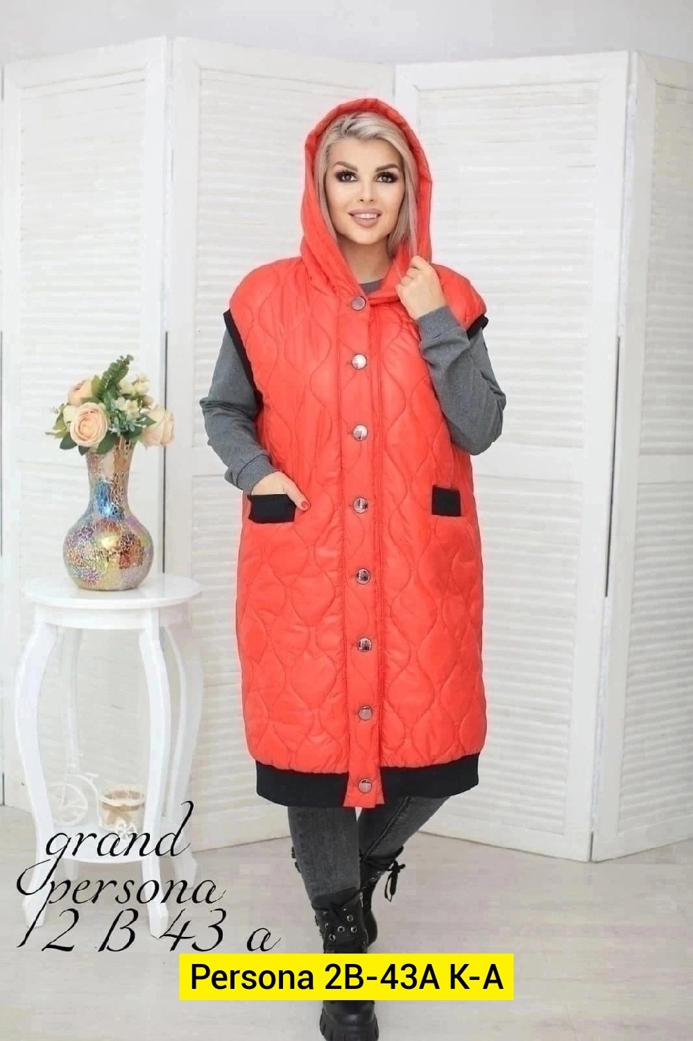 жилетка на синтепоне,жилет женский утепленный,стильная безрукавка,жилетка удлиненная с капюшоном,стеганый жилет на синтепоне