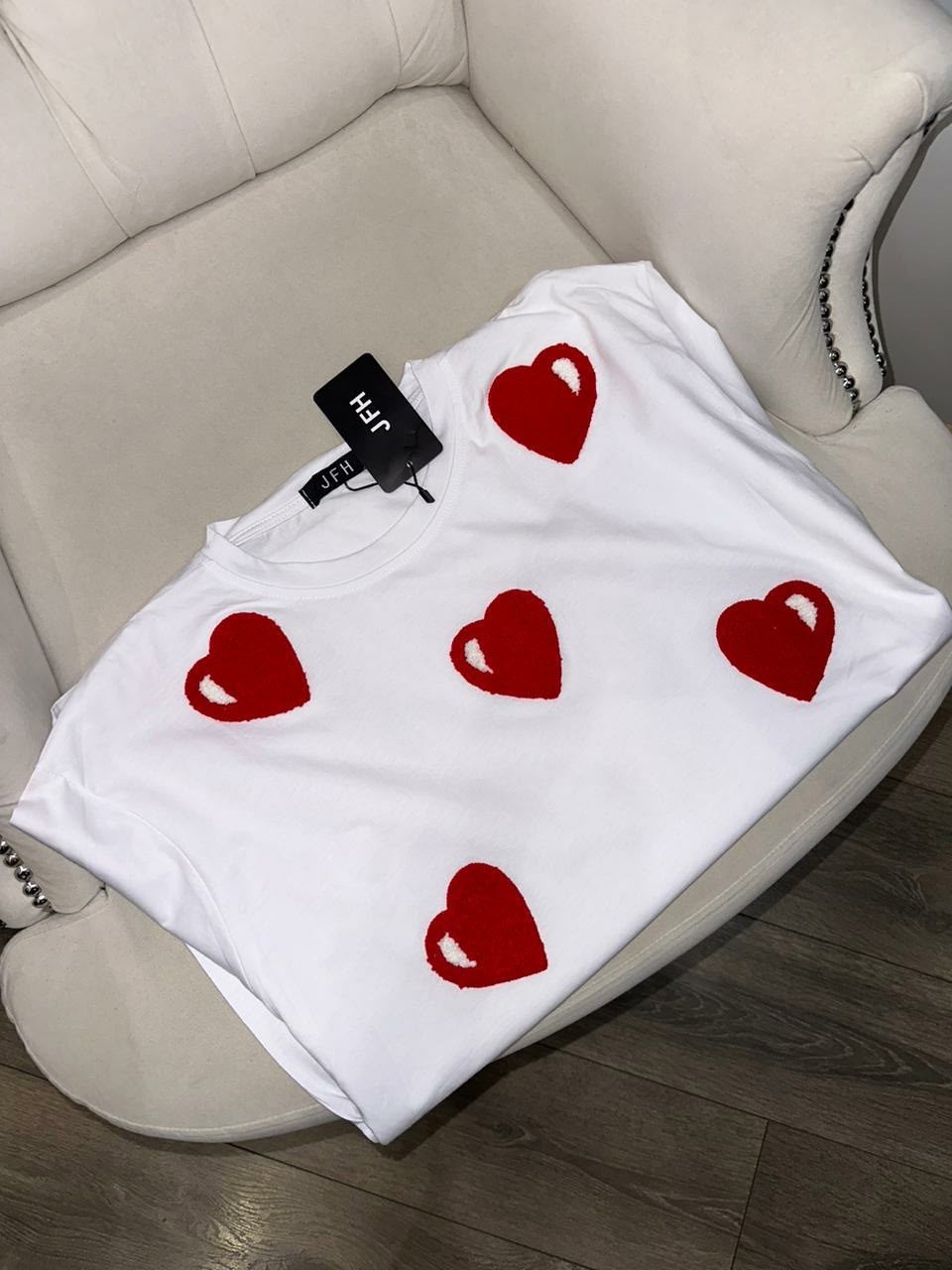 футболки женская оверсайз,женская футболка,футболка оверсайз с сердцами,футболки женские модные,футболка оверсайз с сердечками