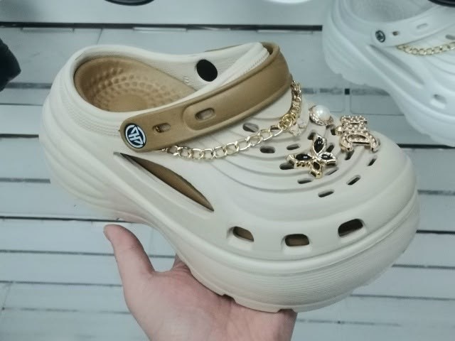 ,кроксы с твердой подошвой,женские кроксы,кроксы модные, и аксессуары