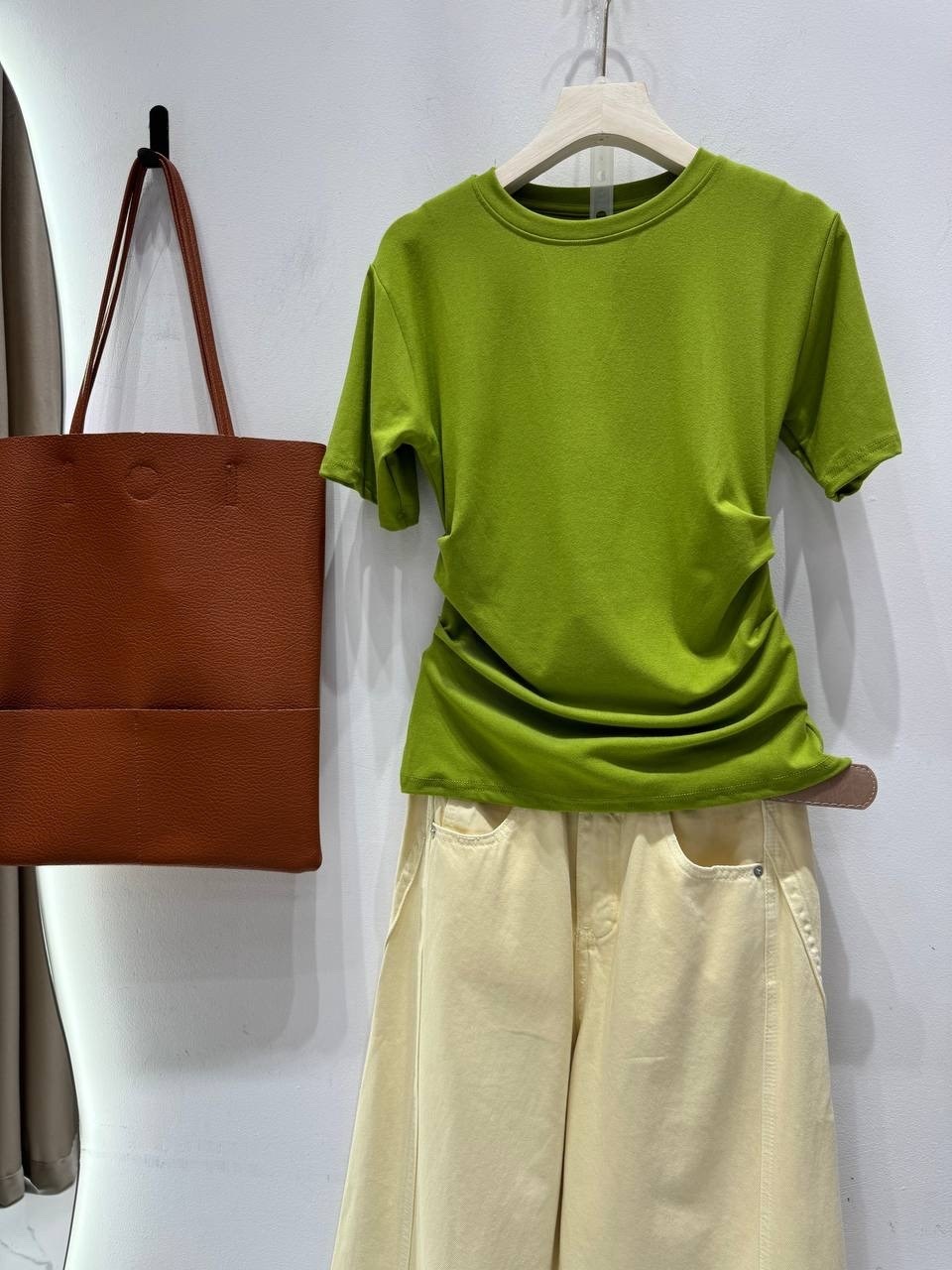 футболка женская,красная футболка женская,мода стиль,футболка базовая женская,базовая футболка