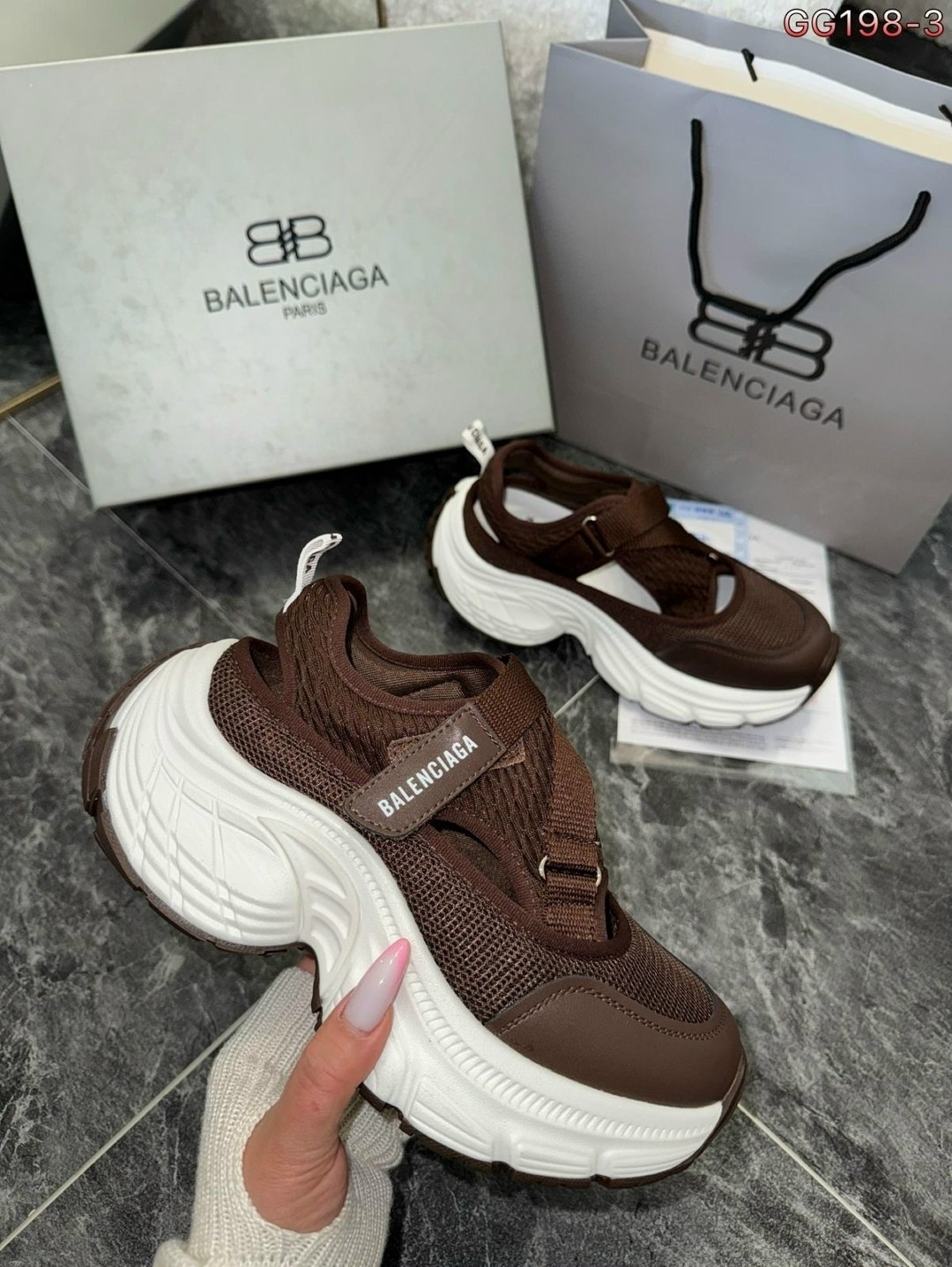 ,кроссовки женские,женские модные кроссовки,повседневные кроссовки,спортивная