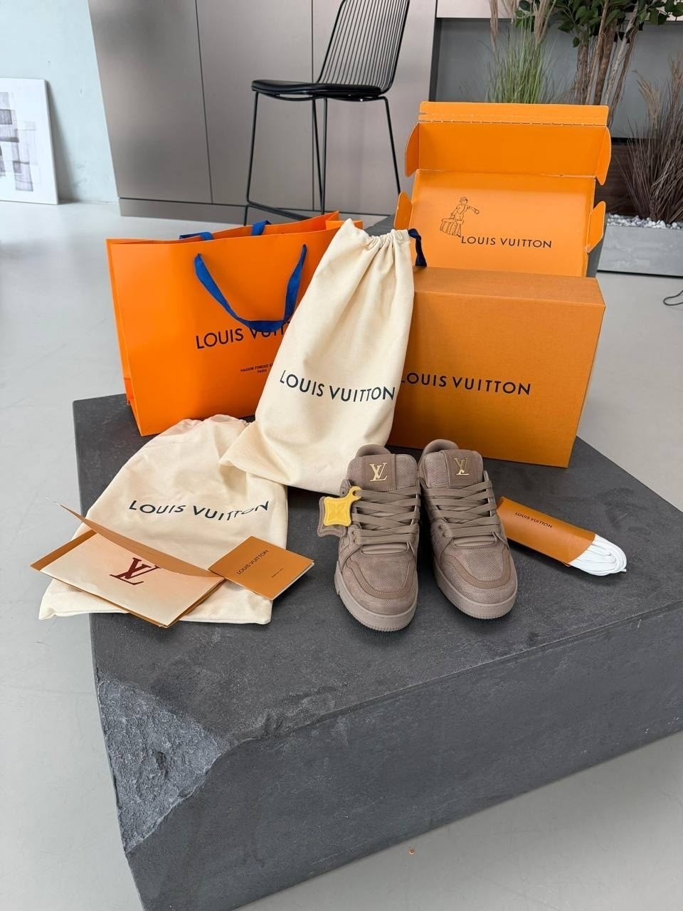 кроссовки louis vuitton мужские,louis vuitton кроссовки,кроссовки louis vuitton trainer,,мужские кожаные кроссовки louis vuitton trainer серые