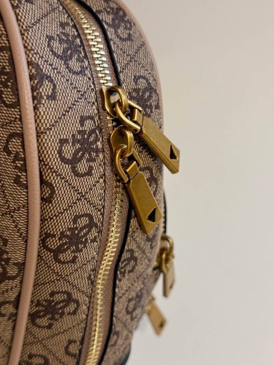 рюкзак guess,рюкзак женский guess,guess рюкзак серый,рюкзак женский guess hwsg6994330 антрацит,рюкзак guess черный