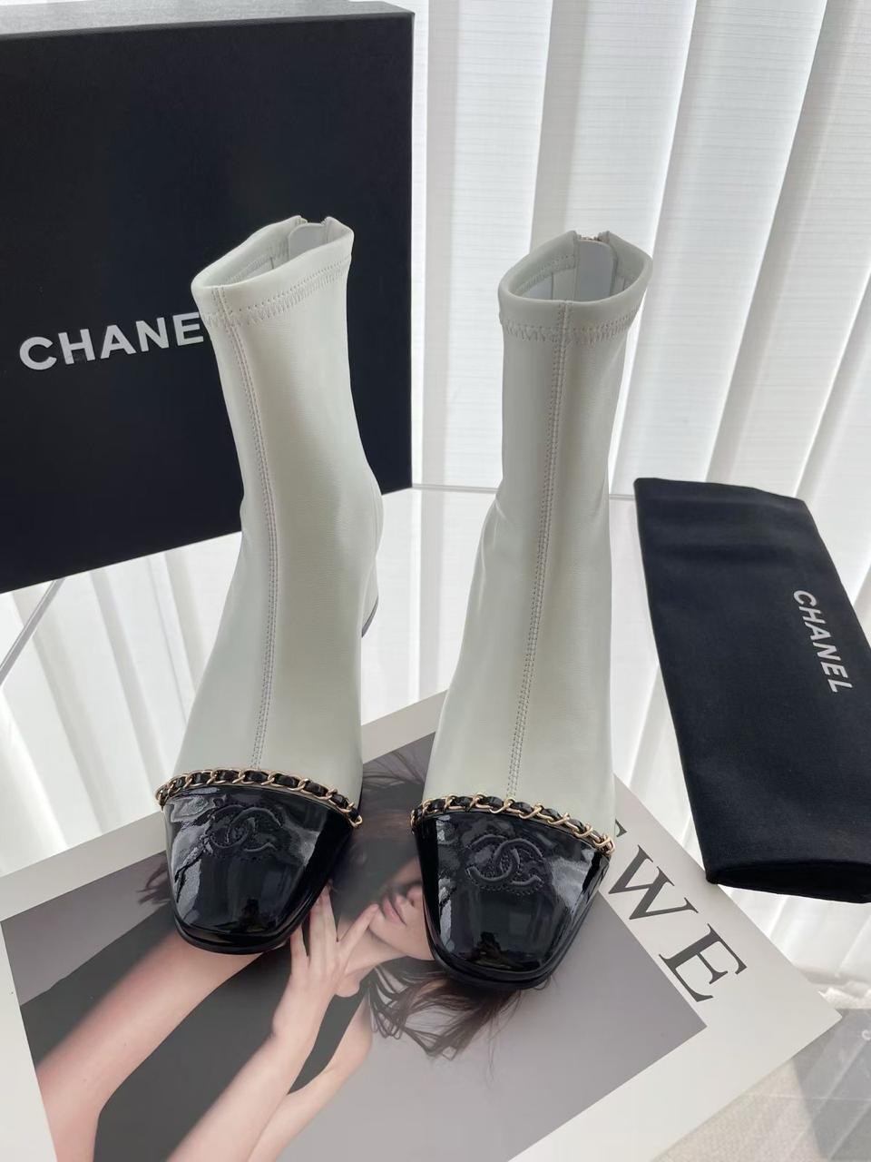 ботильоны chanel,кожаные ботильоны chanel с логотипом,женские кожаные белые ботильоны chanel,ботильоны женские chanel,кожаные ботильоны chanel