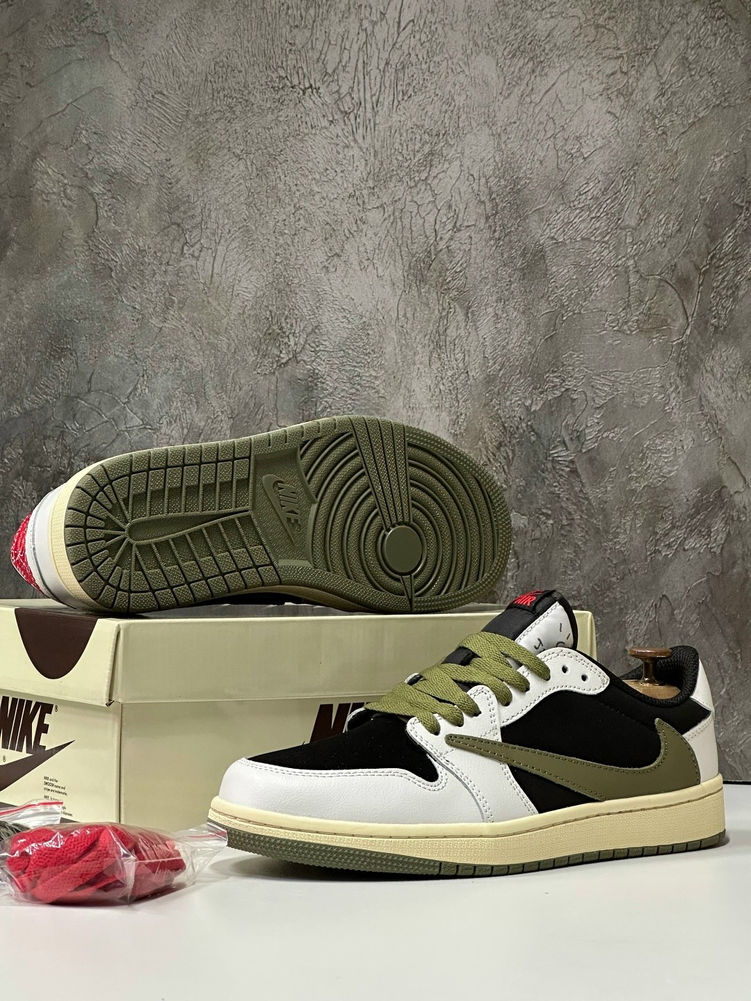 кроссовки travis scott x air jordan 1 low medium olive,кроссовки nike air jordan 1 low travis scott,кроссовки nike x travis scott jordan low "olive",кроссовки nike travis scott air jordan 1,кроссовки