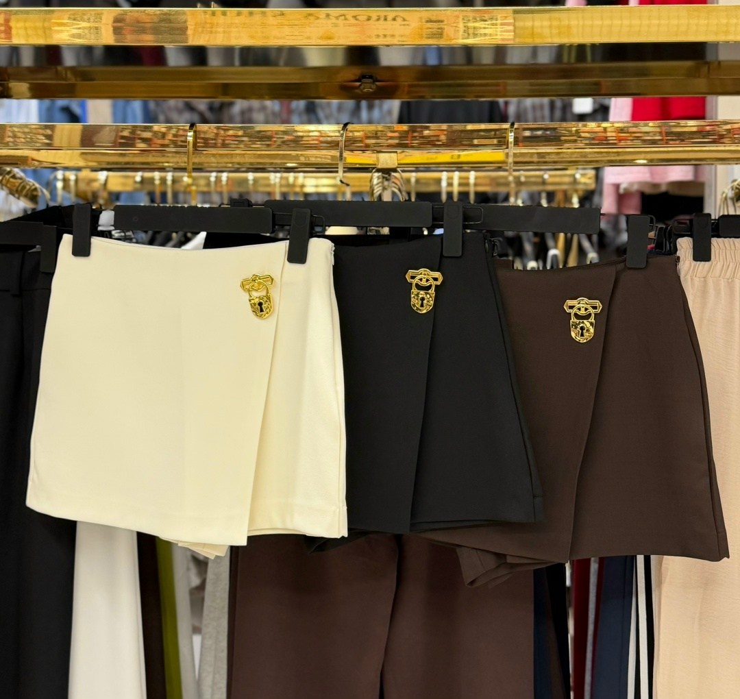 модные сапоги,высокие сапоги,коричневые сапоги,сапоги,трикотажный джемпер