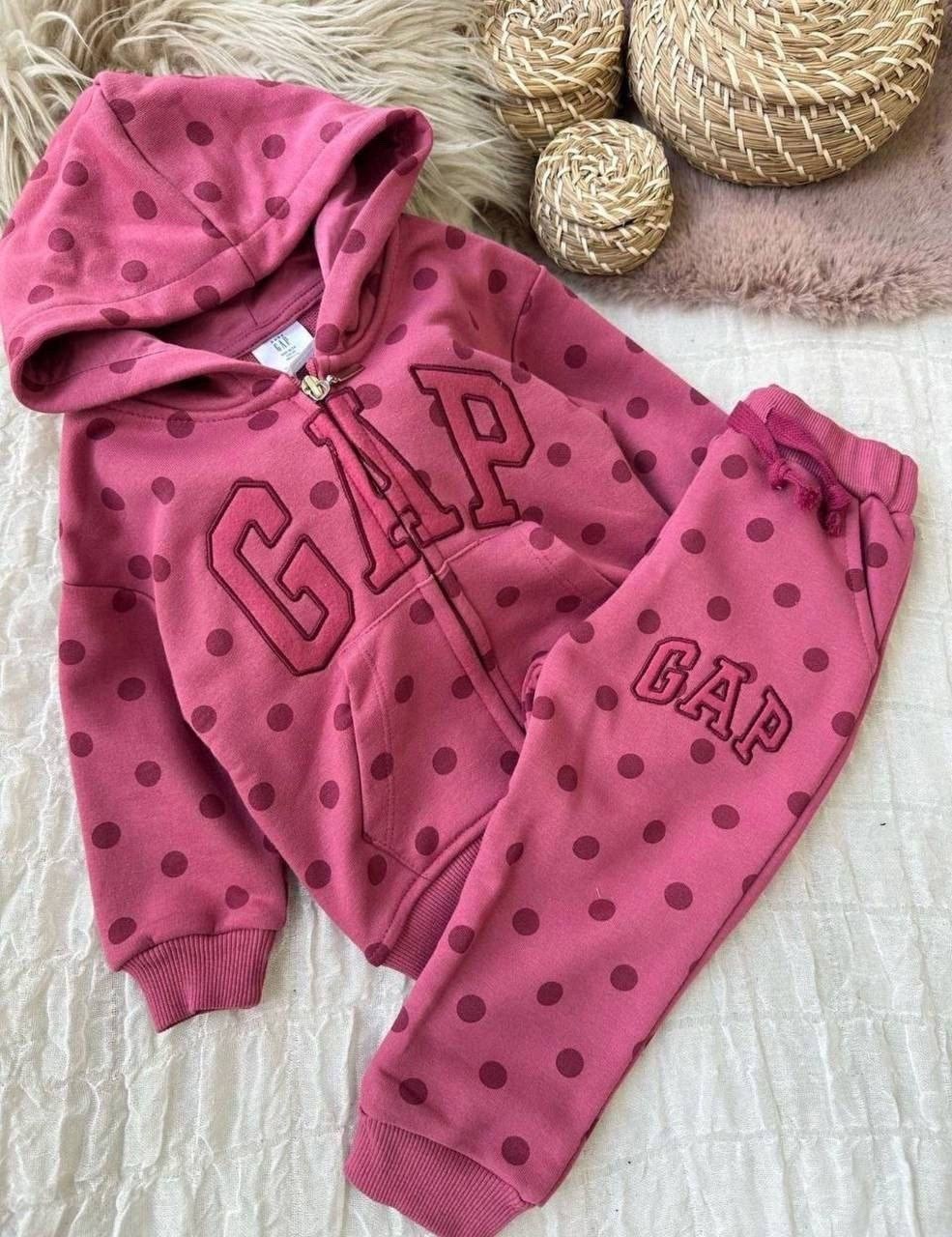 детский костюм с принтом,детский спортивный костюм gap,спортивный костюм на девочку,спортивный костюм gap,детский костюм с капюшоном