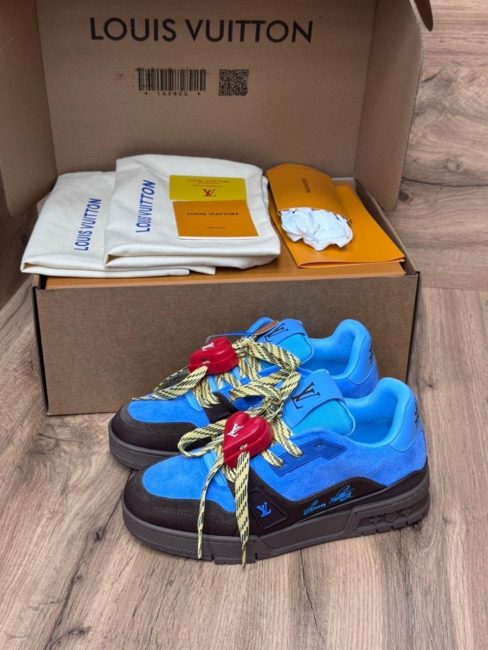 луи виттон трейнер кроссовки,луи виттон кроссовки голубые,мужские кроссовки louis vuitton,луи виттон кроссовки,кроссовки луи виттон trainer мужские