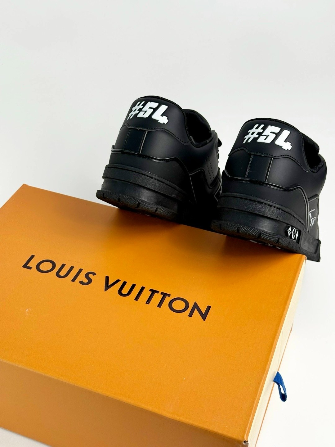 кроссовки lv trainers black louis vuitton черный,louis vuitton кроссовки,кроссовки trainer sneakers 'black monogram' louis vuitton,кроссовки lv trainers 'black' louis vuitton,кроссовки louis vuitton t