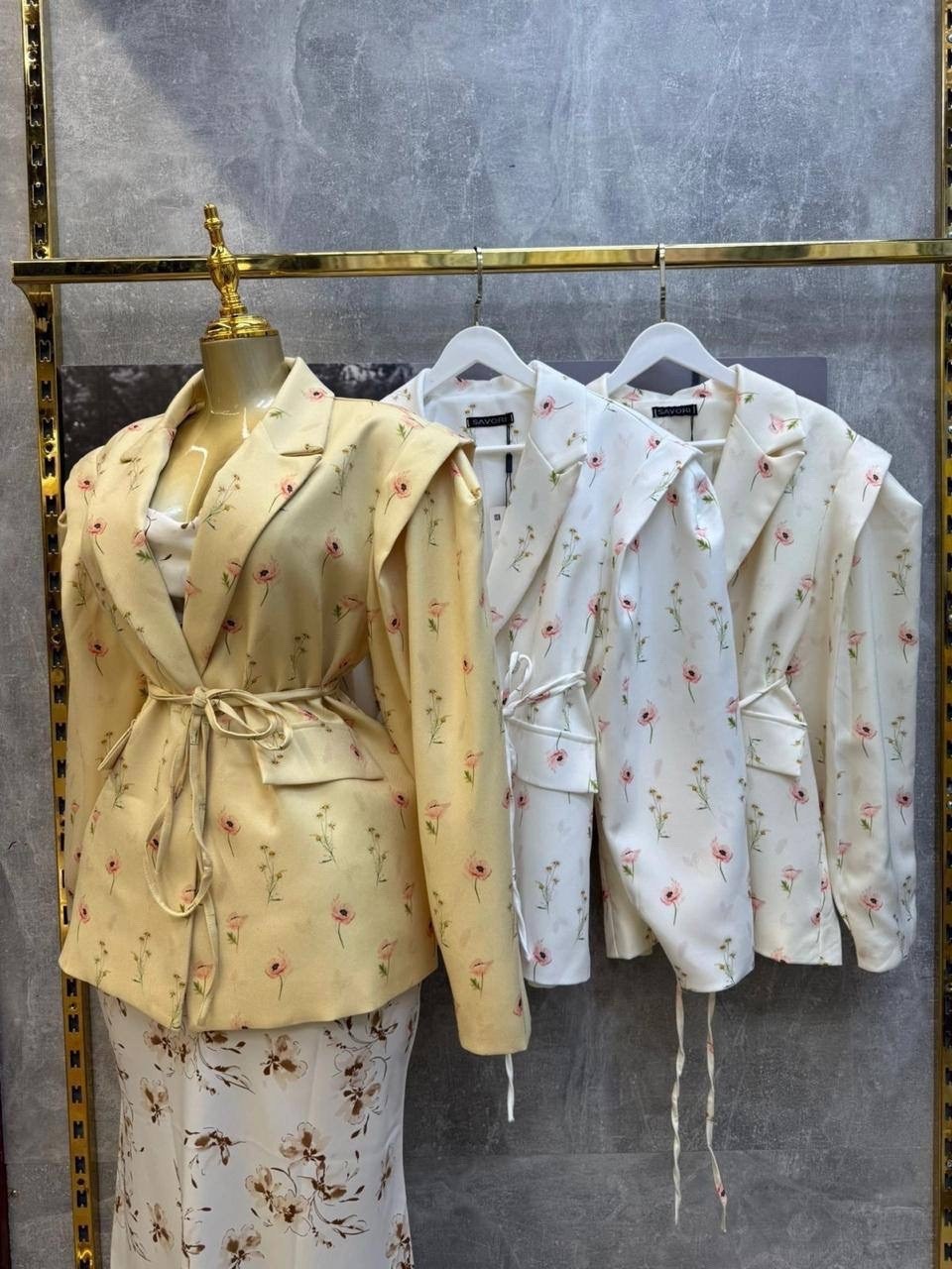 пиджак оверсайз цветочный принт,пиджак с цветочным принтом,пиджак оверсайз трендовый с объемными рукавами,пиджак оверсайз с цветочным принтом leroy style,жакет с цветочным принтом