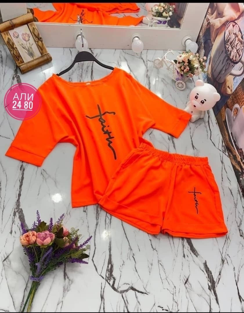 салатовый костюм с шортами,женский спортивный костюм с шортами,костюм с шортами и кофтой,спортивные костюм с шортами,спортивные костюмы женские