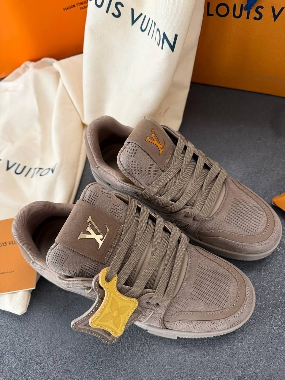 кроссовки louis vuitton мужские,louis vuitton кроссовки,кроссовки louis vuitton trainer,,мужские кожаные кроссовки louis vuitton trainer серые