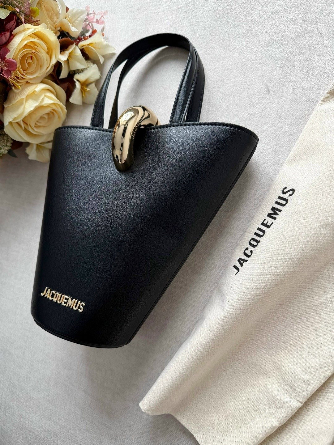 кожаная сумка-тоут jacquemus le petit bambola черный,сумка тоут,сумка jacquemus,сумка ведро,сумка