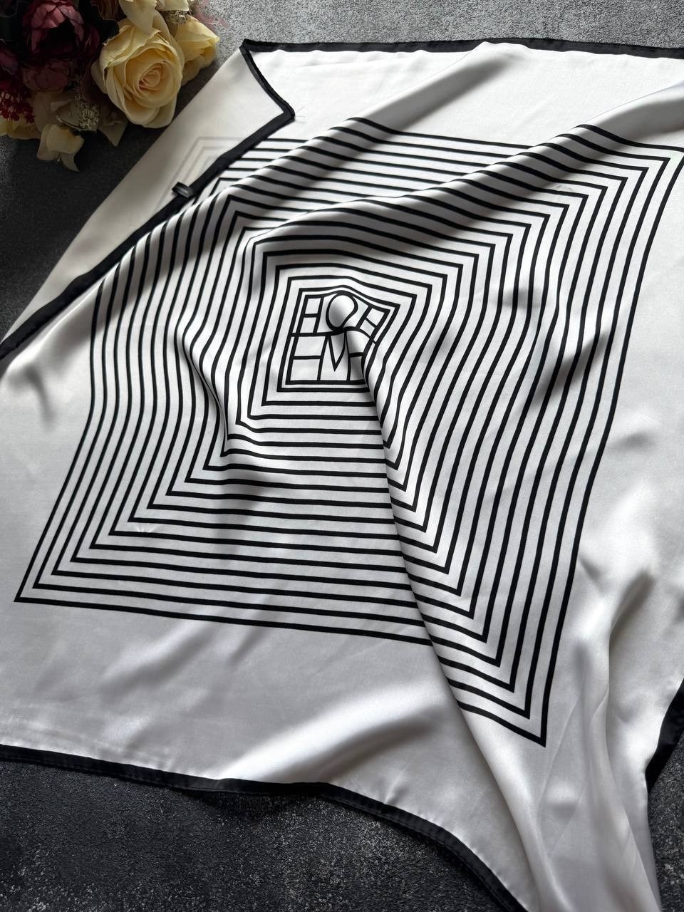 летние образы 2025 женские модные луки,модные образы лето 2025,стильные образы лето 2025,модные летние образы 2025,брюки палаццо