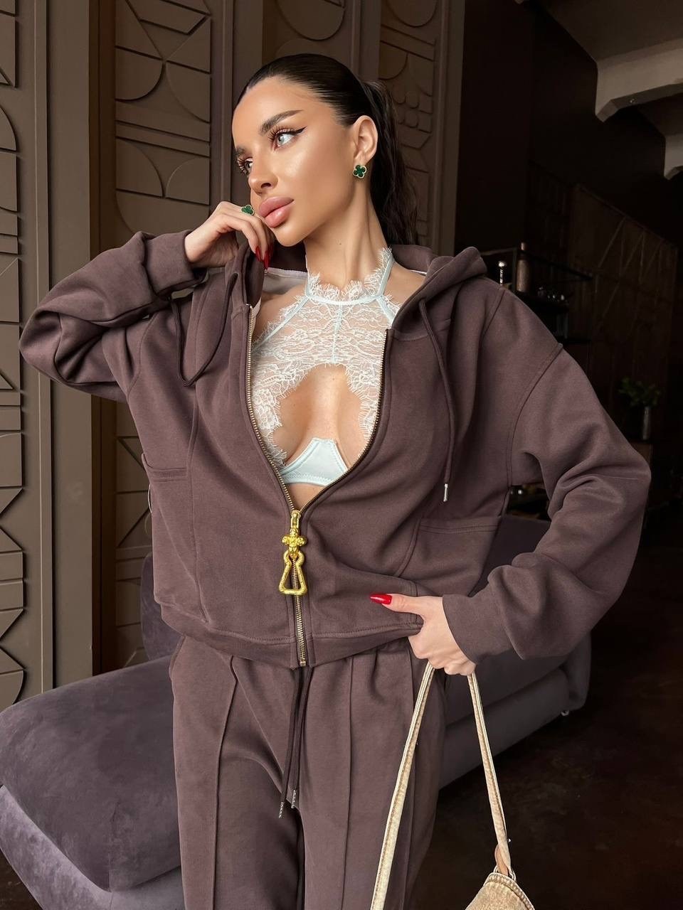 стильные костюмы,женский костюм,брючный костюм женский,костюм спорт шик,костюм в оттенке