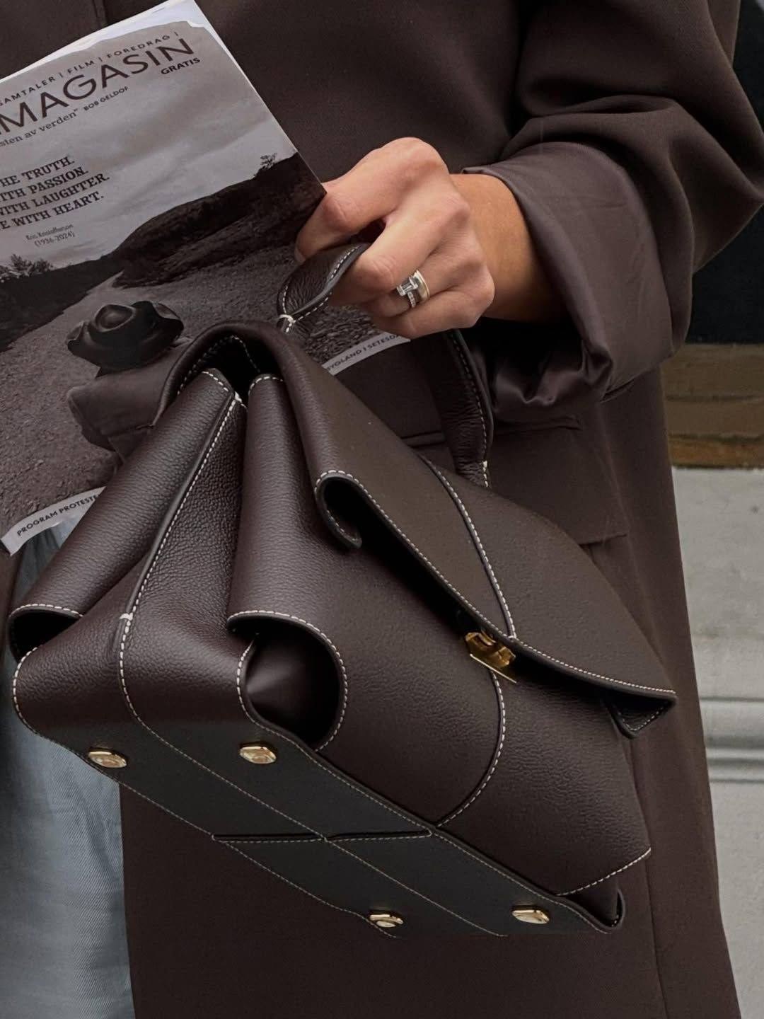 женская сумка,сумка женская на магните цвет коричневый,кожаная женская сумка,женская сумка из натуральной кожи,кожаная сумка