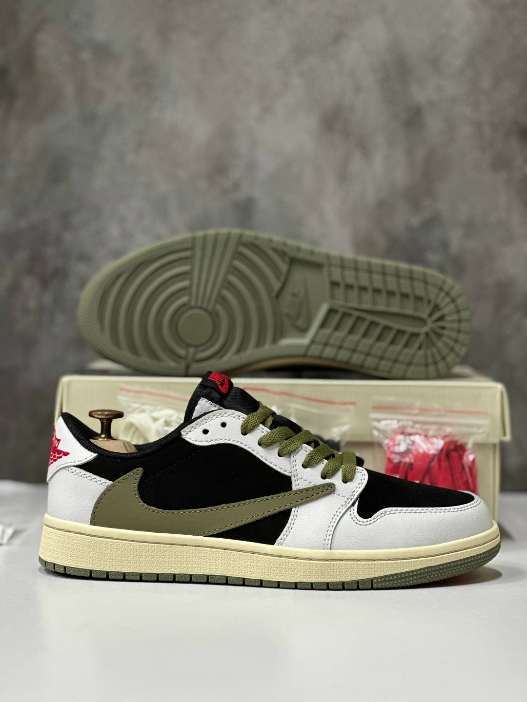 кроссовки travis scott x air jordan 1 low medium olive,кроссовки nike air jordan 1 low travis scott,кроссовки nike x travis scott jordan low "olive",кроссовки nike travis scott air jordan 1,кроссовки