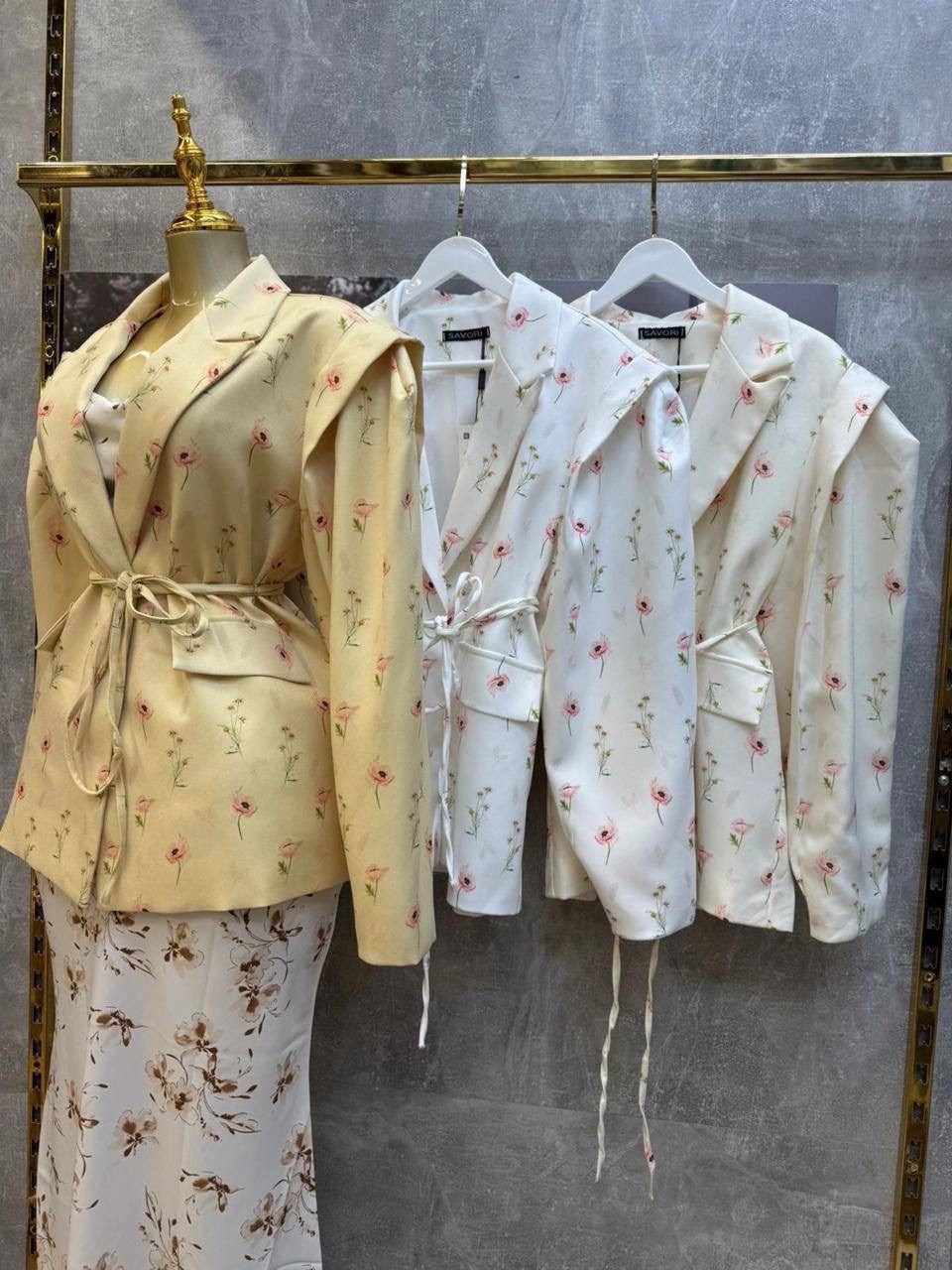 пиджак оверсайз цветочный принт,пиджак с цветочным принтом,пиджак оверсайз трендовый с объемными рукавами,пиджак оверсайз с цветочным принтом leroy style,жакет с цветочным принтом