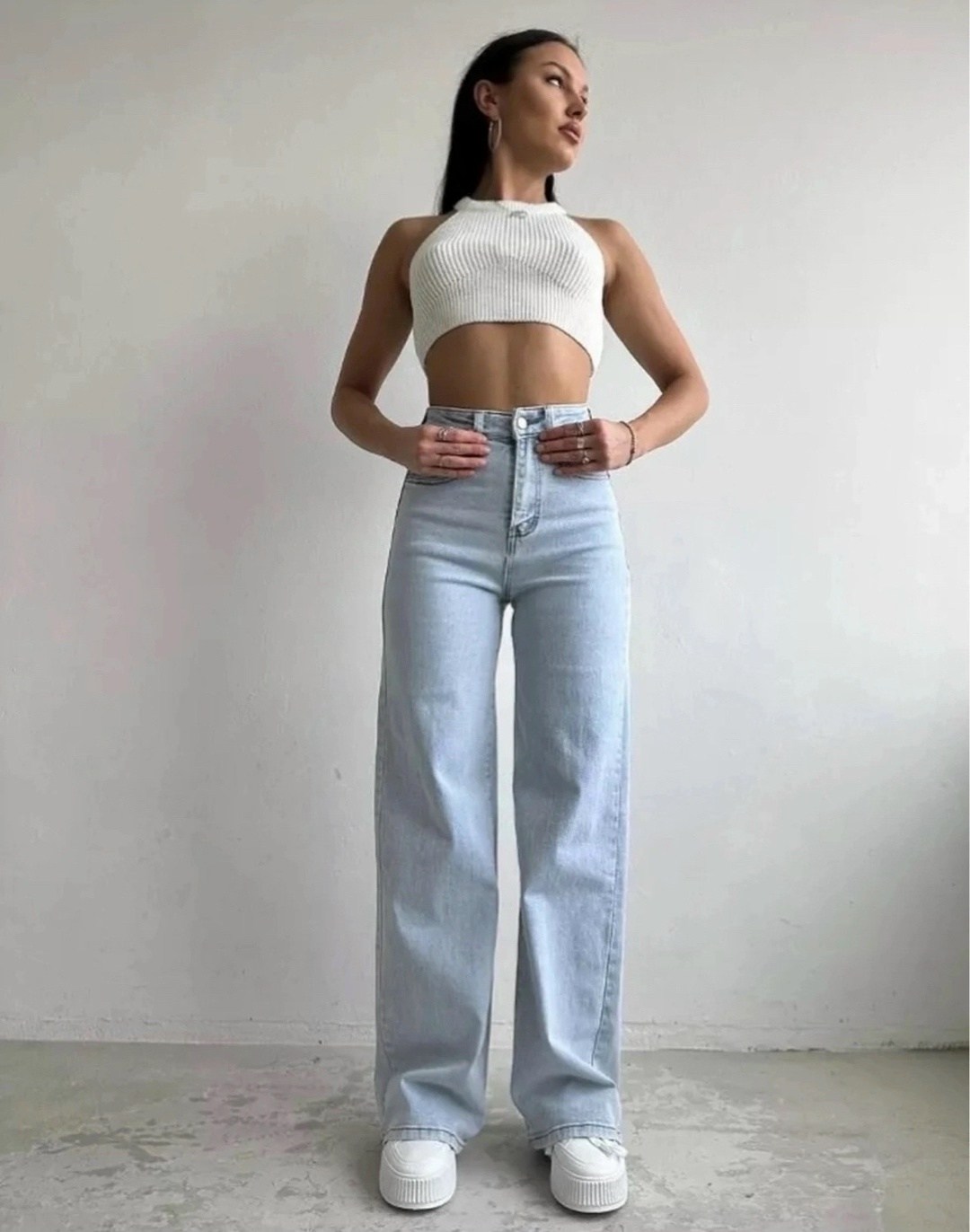 джинсы широкие,джинсы трубы прямые широкие клеш,светлые джинсы клеш,джинсы клеш трубы широкие с высокой посадкой,женские джинсы трубы с высокой посадкой