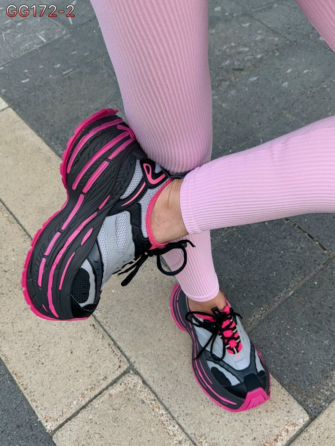 balenciaga кроссовки,женские массивные кроссовки реплика известного бренда баленсиага,кроссовки женские balenciaga,женские кроссовки balenciaga 3xl серебристые с розовым,женские кроссовки balenciaga 3