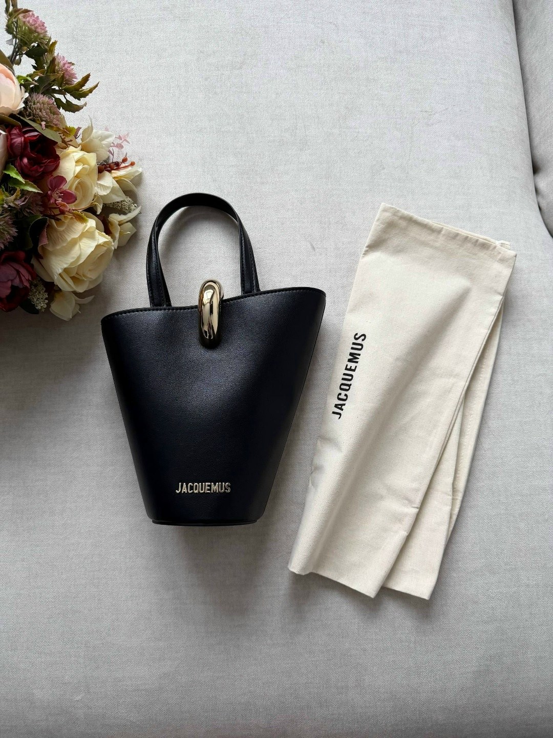 кожаная сумка-тоут jacquemus le petit bambola черный,сумка тоут,сумка jacquemus,сумка ведро,сумка