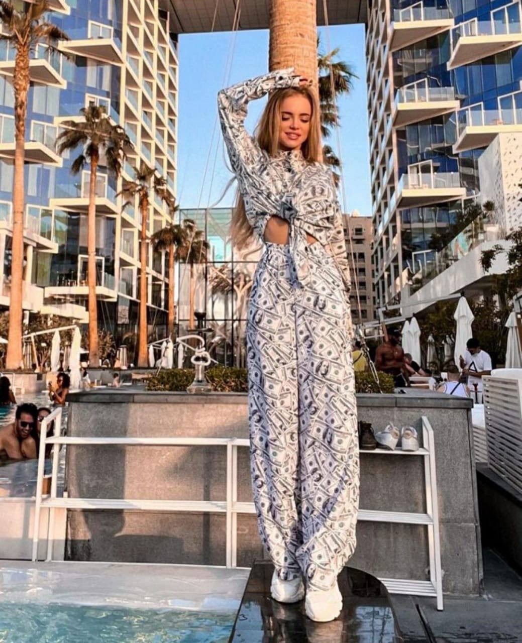 костюм в пижамном стиле,костюм с принтом,стильные костюмы,пижамные костюмы