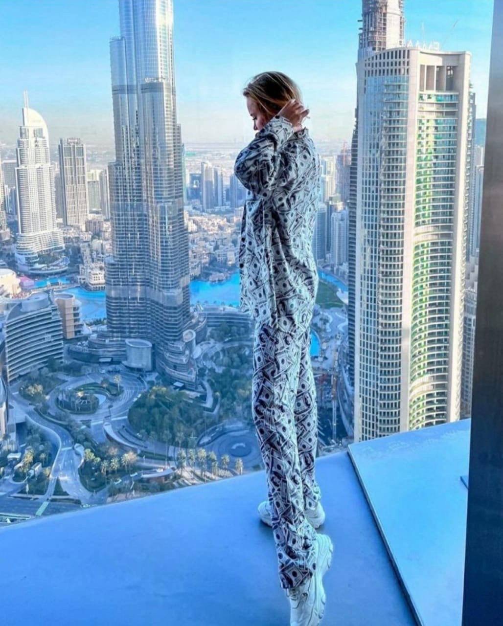 костюм в пижамном стиле,костюм с принтом,стильные костюмы,пижамные костюмы