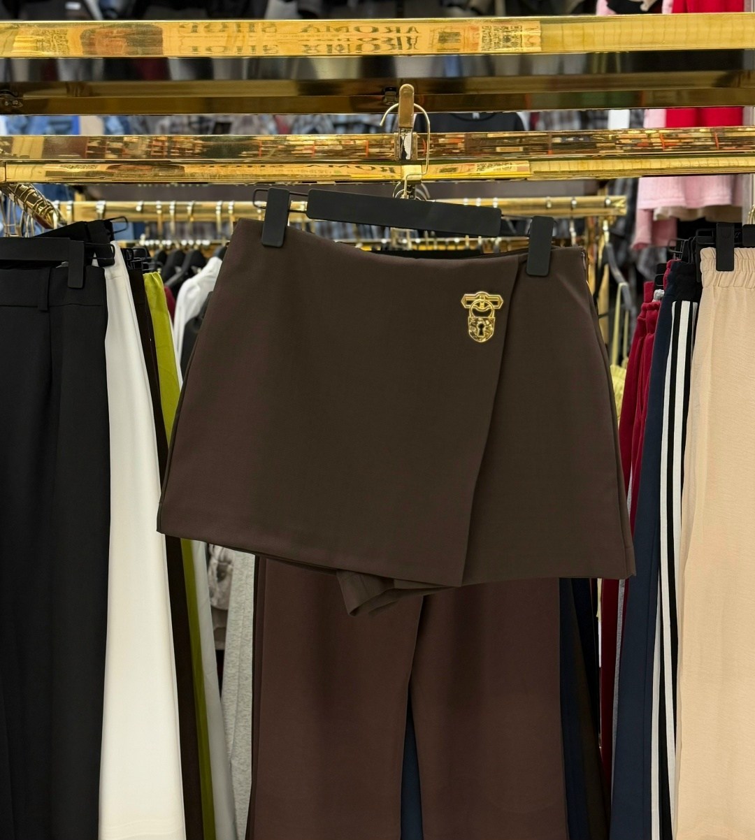 модные сапоги,высокие сапоги,коричневые сапоги,сапоги,трикотажный джемпер