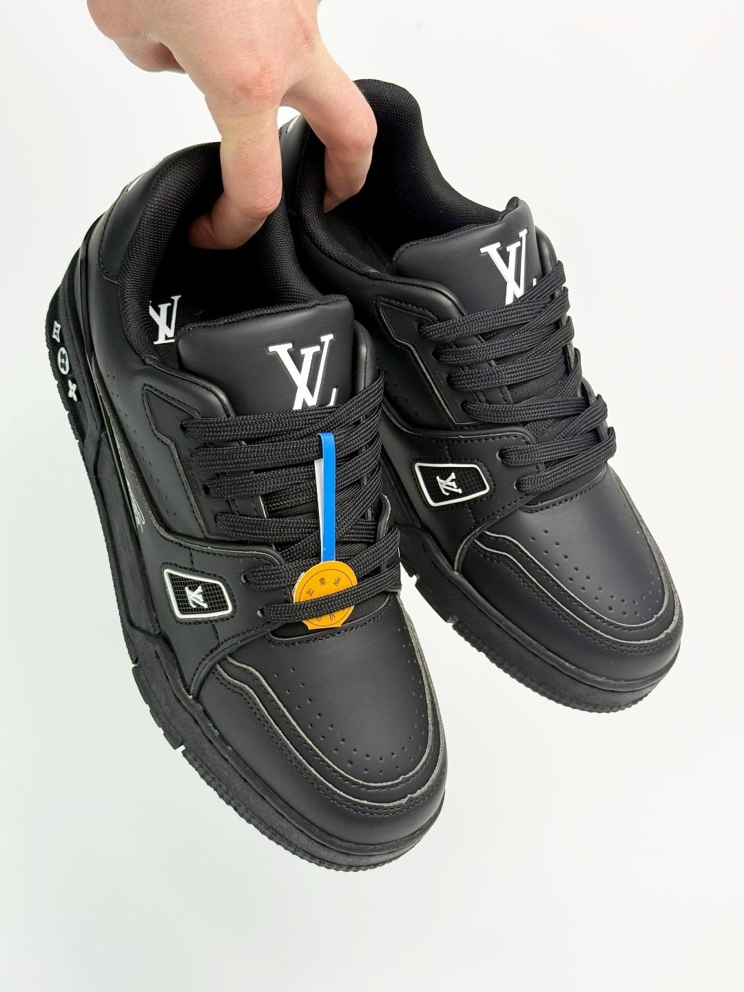кроссовки lv trainers black louis vuitton черный,louis vuitton кроссовки,кроссовки trainer sneakers 'black monogram' louis vuitton,кроссовки lv trainers 'black' louis vuitton,кроссовки louis vuitton t