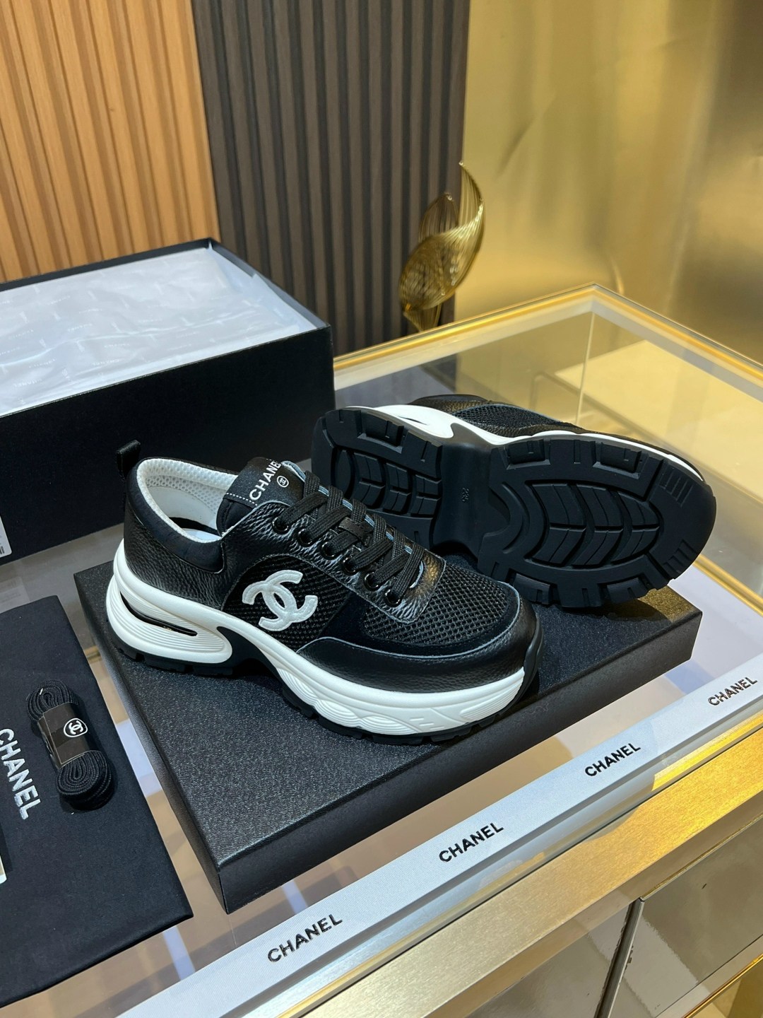 chanel женские кожаные кроссовки chanel premium black,chanel кроссовки женские премиум,женские брендовые кожаные кроссовки chanel premium,chanel кроссовки,кроссовки женские chanel