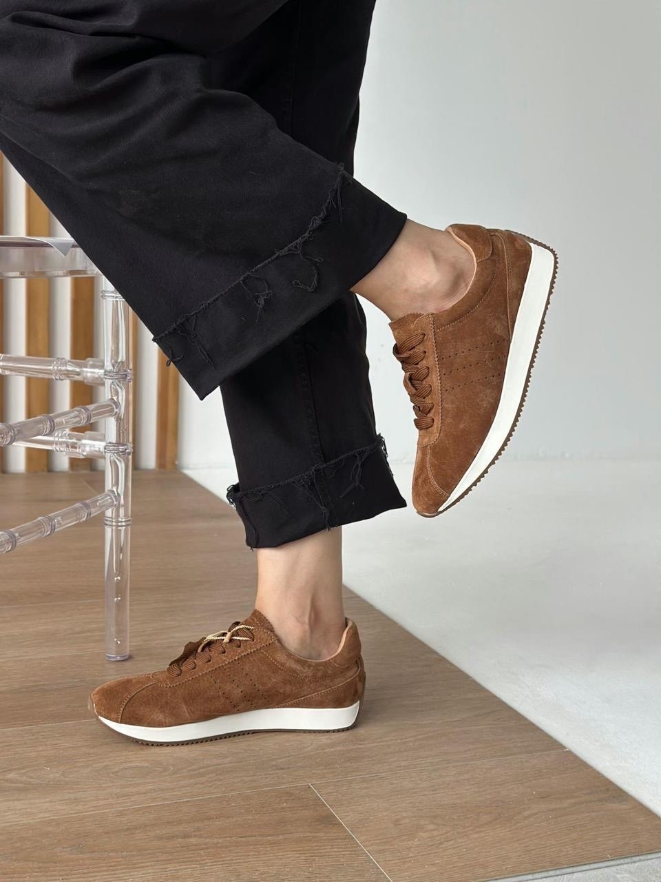 ,замшевые кроссовки,замшевые удобные кроссовки из натуральной кожи на шнуровке,женские кроссовки из натуральной замши,спортивная