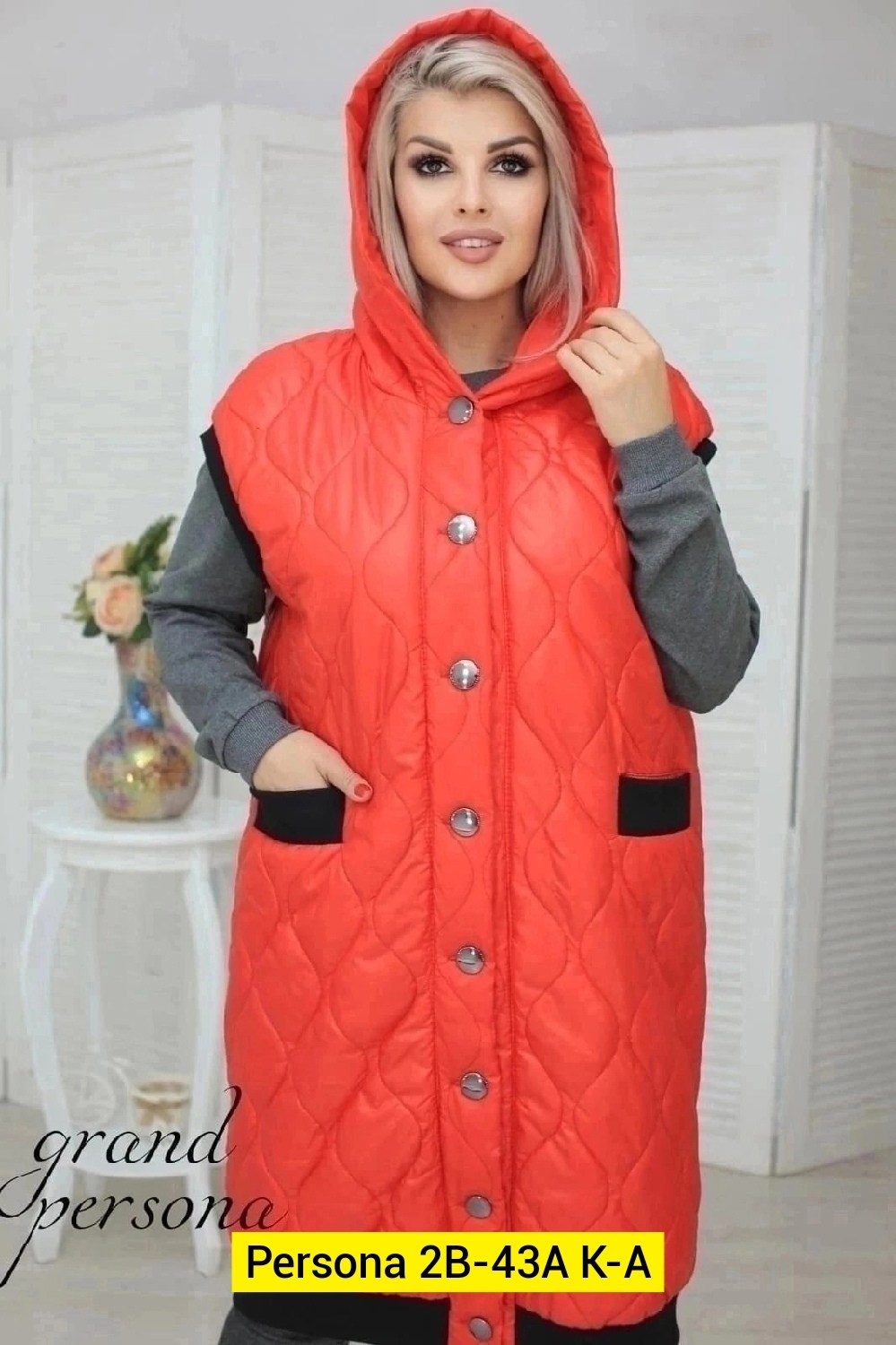 жилетка на синтепоне,жилет женский утепленный,стильная безрукавка,жилетка удлиненная с капюшоном,стеганый жилет на синтепоне