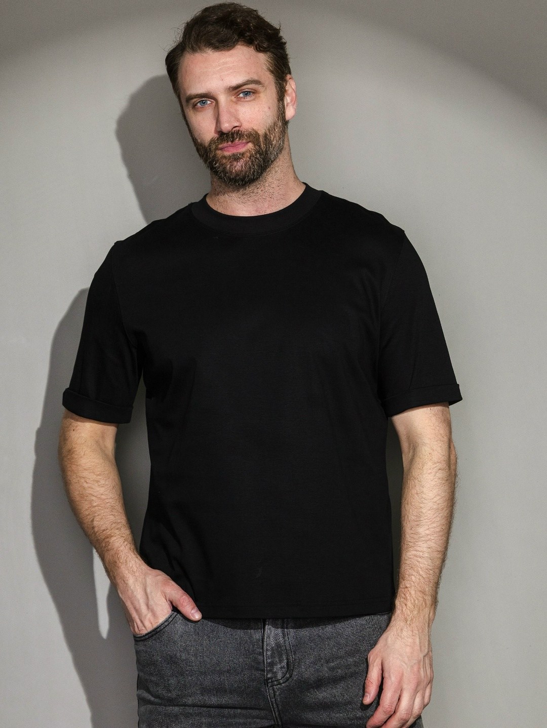 черная мужская футболка,мужская футболка,футболка однотонная мужская,мужская базовая футболка,футболка черная однотонная