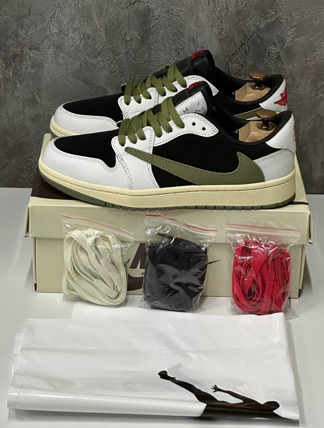 кроссовки travis scott x air jordan 1 low medium olive,кроссовки nike air jordan 1 low travis scott,кроссовки nike x travis scott jordan low "olive",кроссовки nike travis scott air jordan 1,кроссовки