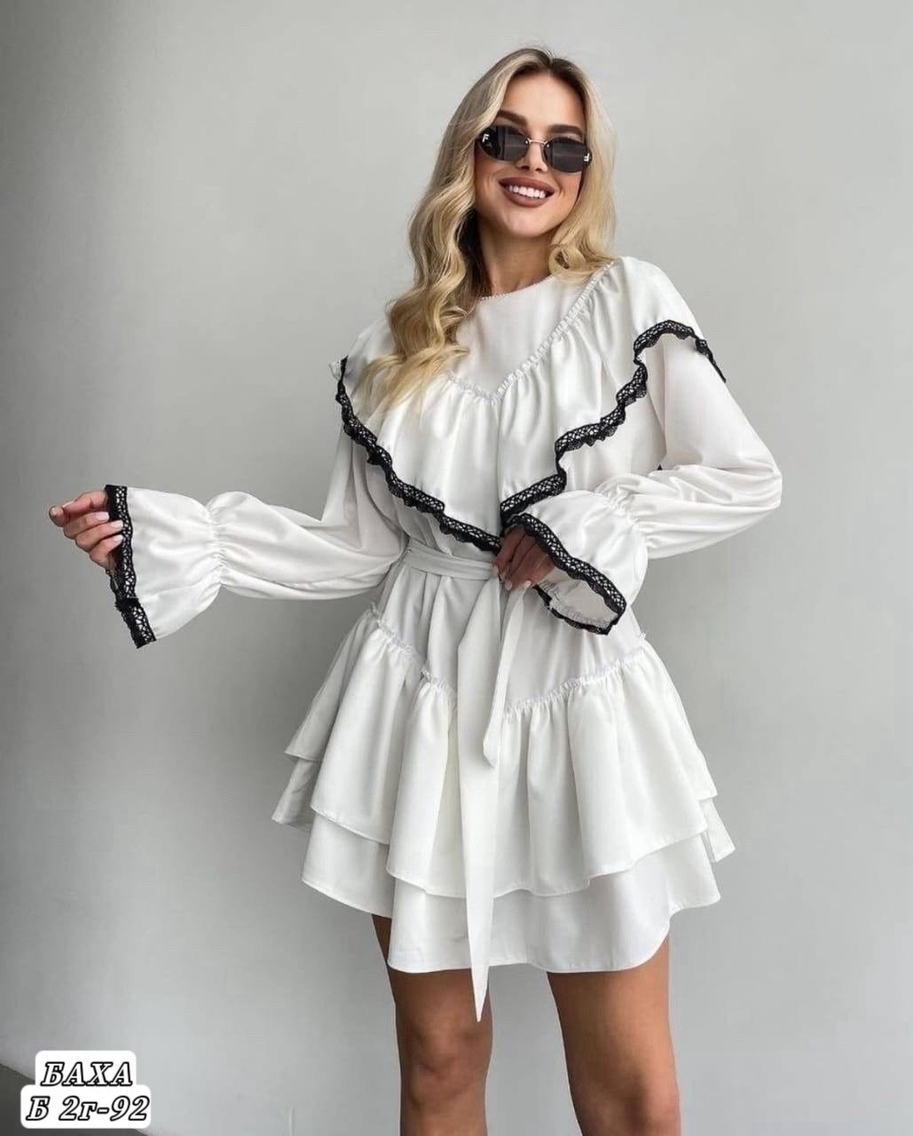 черное женское платье с оборками и расклешенными рукавами,короткое платье,платье,черное платье с рюшами,платье с рюшами женское